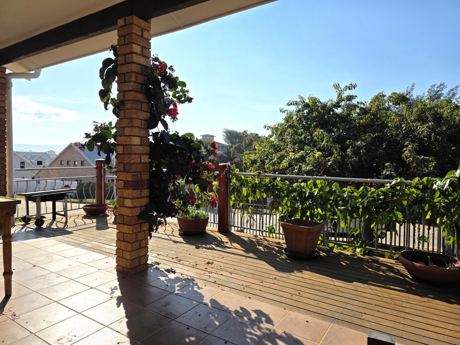 4 Bedroom Property for Sale in Wavecrest Eastern Cape